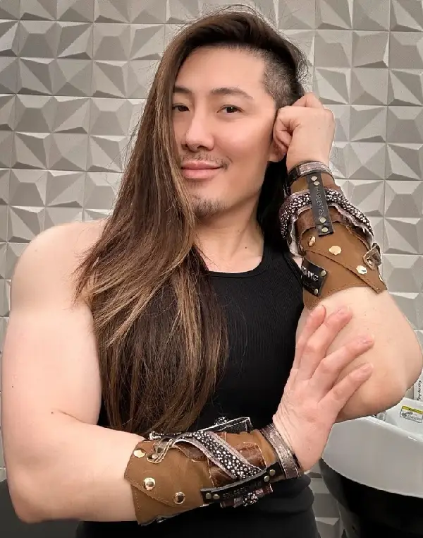 SIGNATURE COLLECTION GUY TANG GAUNTLET p 1